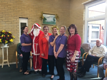 MP for Southend West visits local organisations on Christmas run